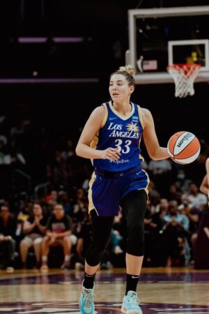 Katie Lou Samuelson dribbling