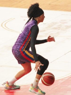 Daniela Wallen basket