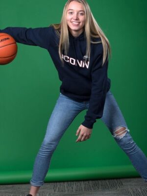 Paige Bueckers basketball girl